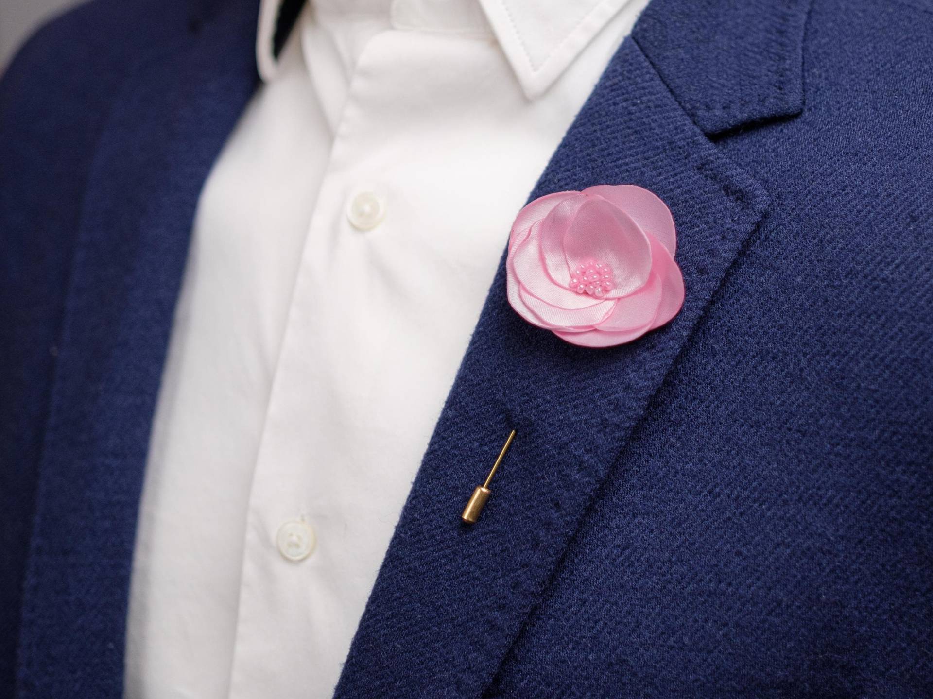 Hellrosa Blume Boutonniere, Anstecknadel Rosa Blume, Hochzeit Revers Pin, Anzug Accessoire, Mann Geschenk, Männer Vatertag Hellrosa Blume Boutonniere, Anstecknadel Rosa Blume, Hochzeit Revers Pin, Anzug Accessoire, Mann Geschenk, Männer Vatertag von BloomLapelPins