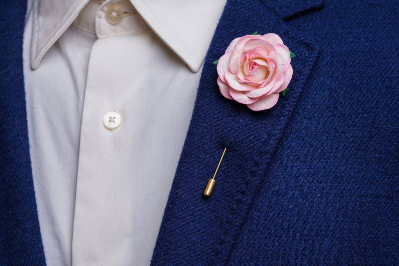 Hellrosa Ombre Blühende Rose Pin, Herren Anzug Zubehör, Stilvolle & Elegante Blumen Boutonniere, Umweltfreundliche Hochzeit Knopfloch Für Ihn Hellrosa Ombre Blühende Rose Pin, Herren Anzug Zubehör, Stilvolle & Elegante Blumen Boutonniere, Umweltfreundliche Hochzeit Knopfloch Für Ihn von BloomLapelPins