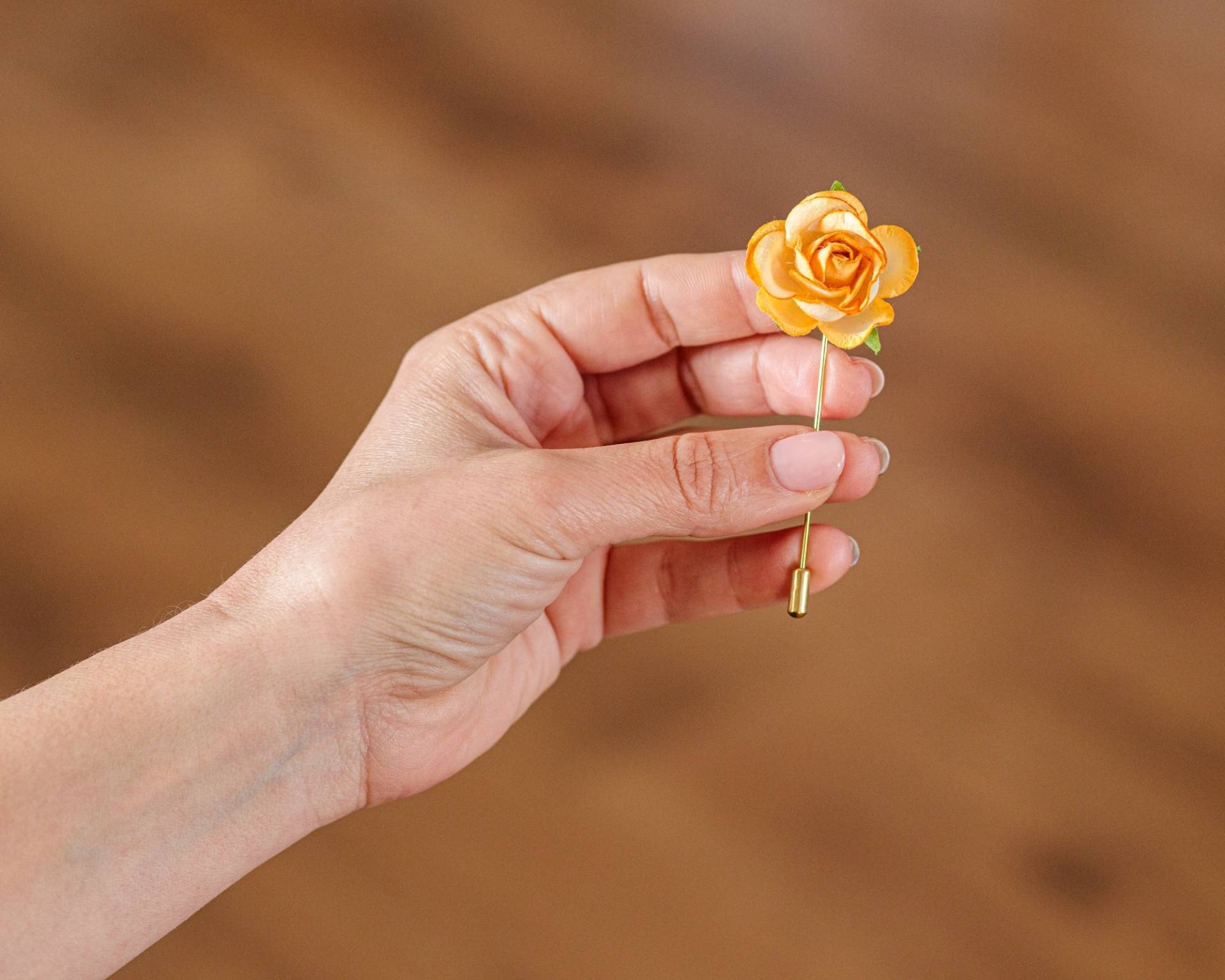 Honig Farbe Brosche, Blume Rose Anzug Accessoire, Hochzeit Revers Für Männer, Senf Boutonniere, Geschenk Trauzeugen, Junggesellenabschied von BloomLapelPins