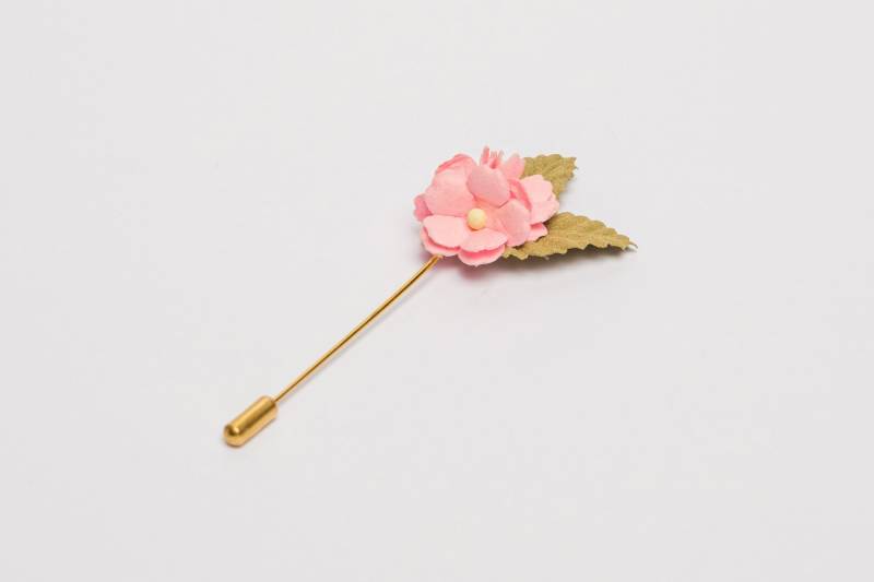 Kirschblüte Im Boutonniere, Baby-Rosa Blumen-Brosche Für Revers, Trauzeuge Geschenk Hochzeit, Sakura Anstecknadel, Ehe Männer Accessoires von BloomLapelPins