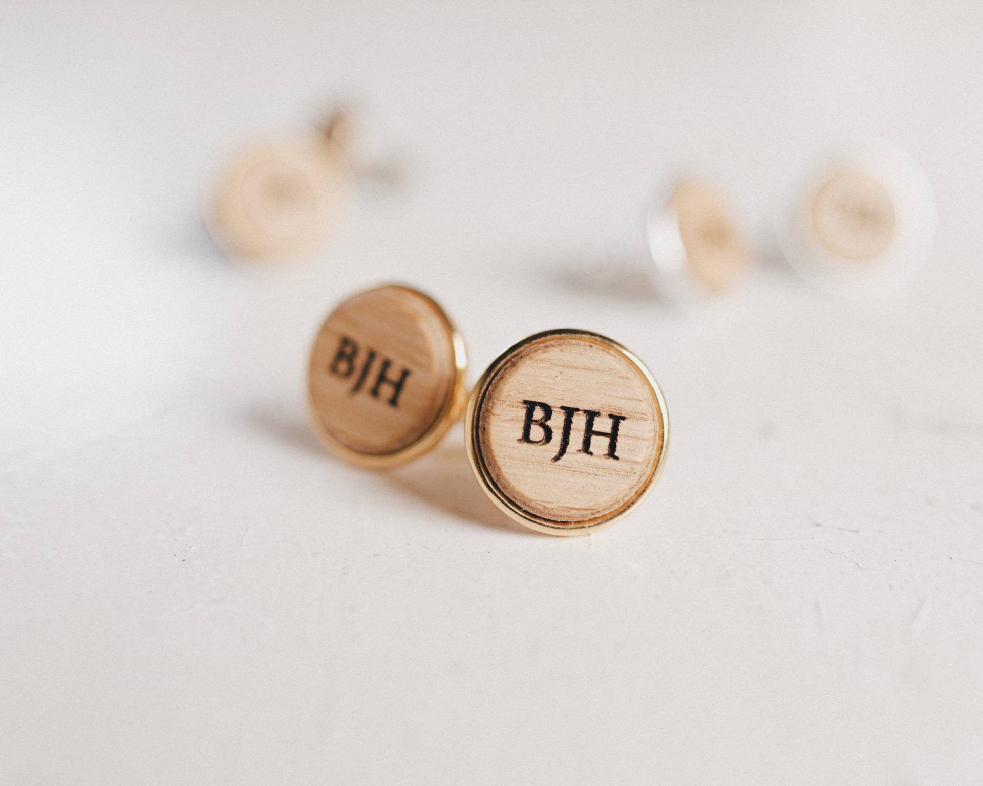 Manschettenknöpfe Mit Initialen, Holz Hochzeit Manschettenknöpfe, Personalisiertes Geschenk, Gravur, Buchstaben Männer von BloomLapelPins