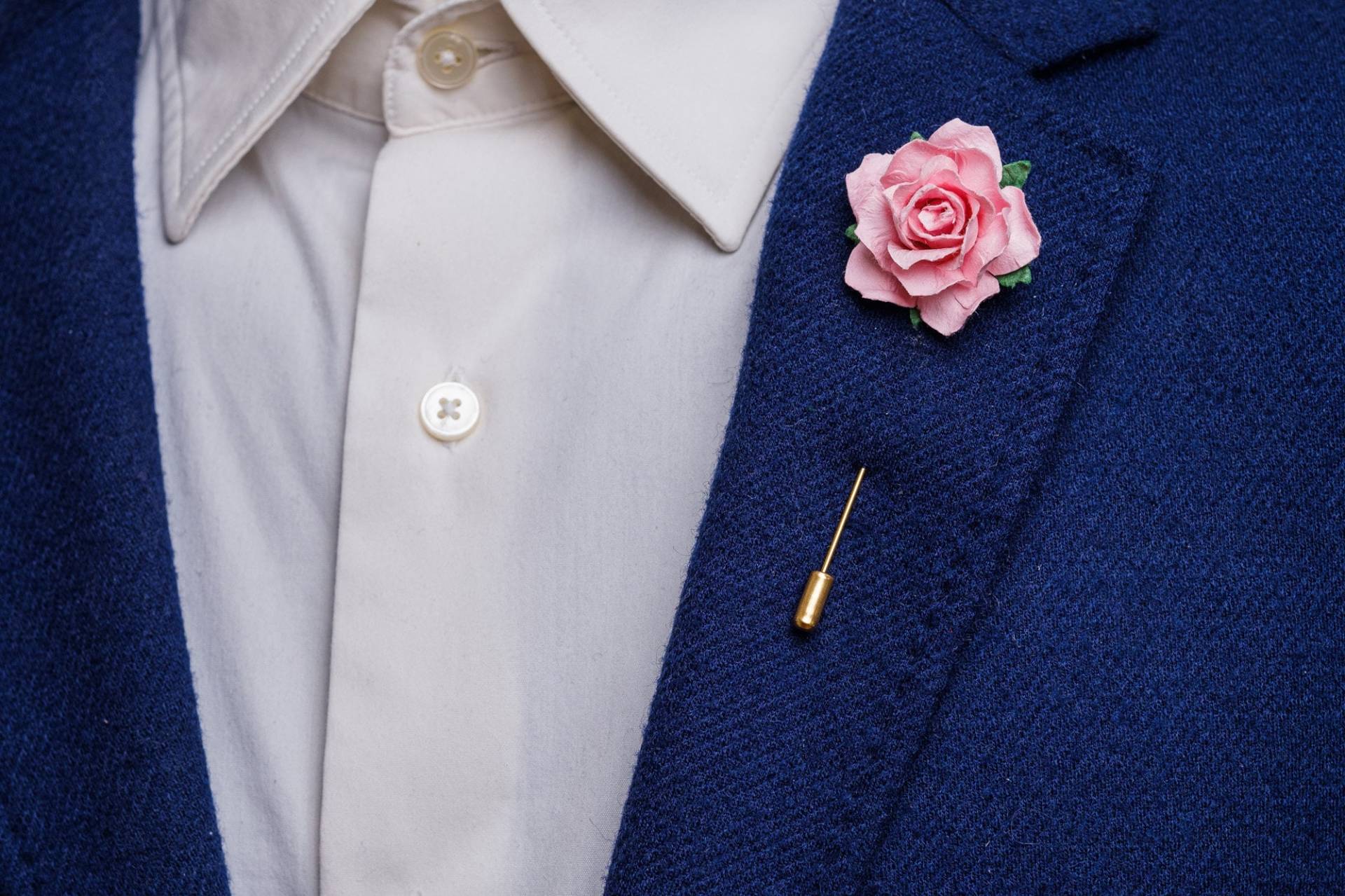 Rosa Papier Revers Blume, Golden/Silber Metall & Stick Pin, Papa Geschenk, Elegante Blumenbrosche Für Anzug, Einzigartige Männer Geschenk Unter 20 Rosa Papier Revers Blume, Golden/Silber Metall & Stick Pin, Papa Geschenk, Elegante Blumenbrosche Für Anzug, Einzigartige Männer Geschenk Unter 20 von BloomLapelPins