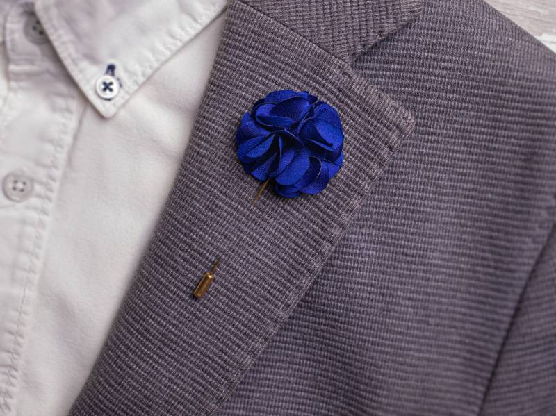 stilvolle Revers Pin, Royal Blau Brosche, Groomsmen Geschenk, Floral Pin Männer, Rüschen Boutonniere, Bestman Elegante Geschenk Für Ihn stilvolle Revers Pin, Royal Blau Brosche, Groomsmen Geschenk, Floral Pin Männer, Rüschen Boutonniere, Bestman Elegante Geschenk Für Ihn von BloomLapelPins