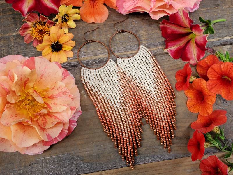 Pfirsich Fransen Ohrringe An Kupfer Creolen; "Heiße Sommernächte' Pfirsich Fransen Ohrringe An Kupfer Creolen; "Heiße Sommernächte' von BloomandBestow