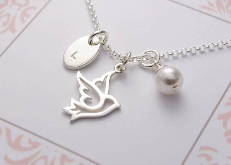 Taufkette Mit Geschenkkarton Taube Gravur Perle Geschenk Zur Taufe Taufschmuck Kommunion Konfirmation Friedenstaube Von Bloomgart von Bloomgart