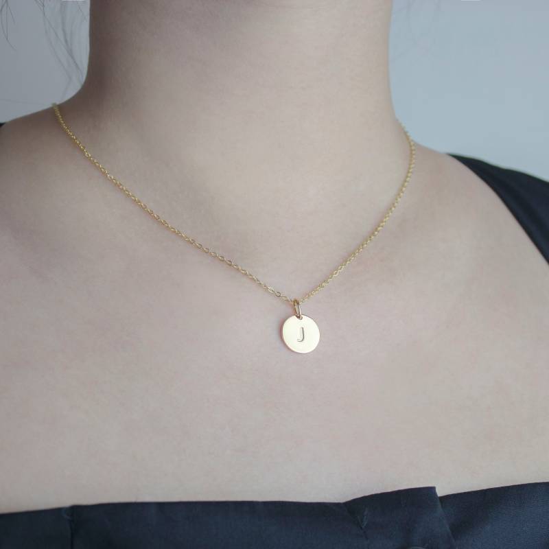 Gratis Geschenk-Paket Initial Halskette 14K Gold Vermeil Auf Sterling Silber Scheibe Brautjungfer Geschenk Hochzeitsgeschenk Geburtstagsgeschenk von BloomingBeige
