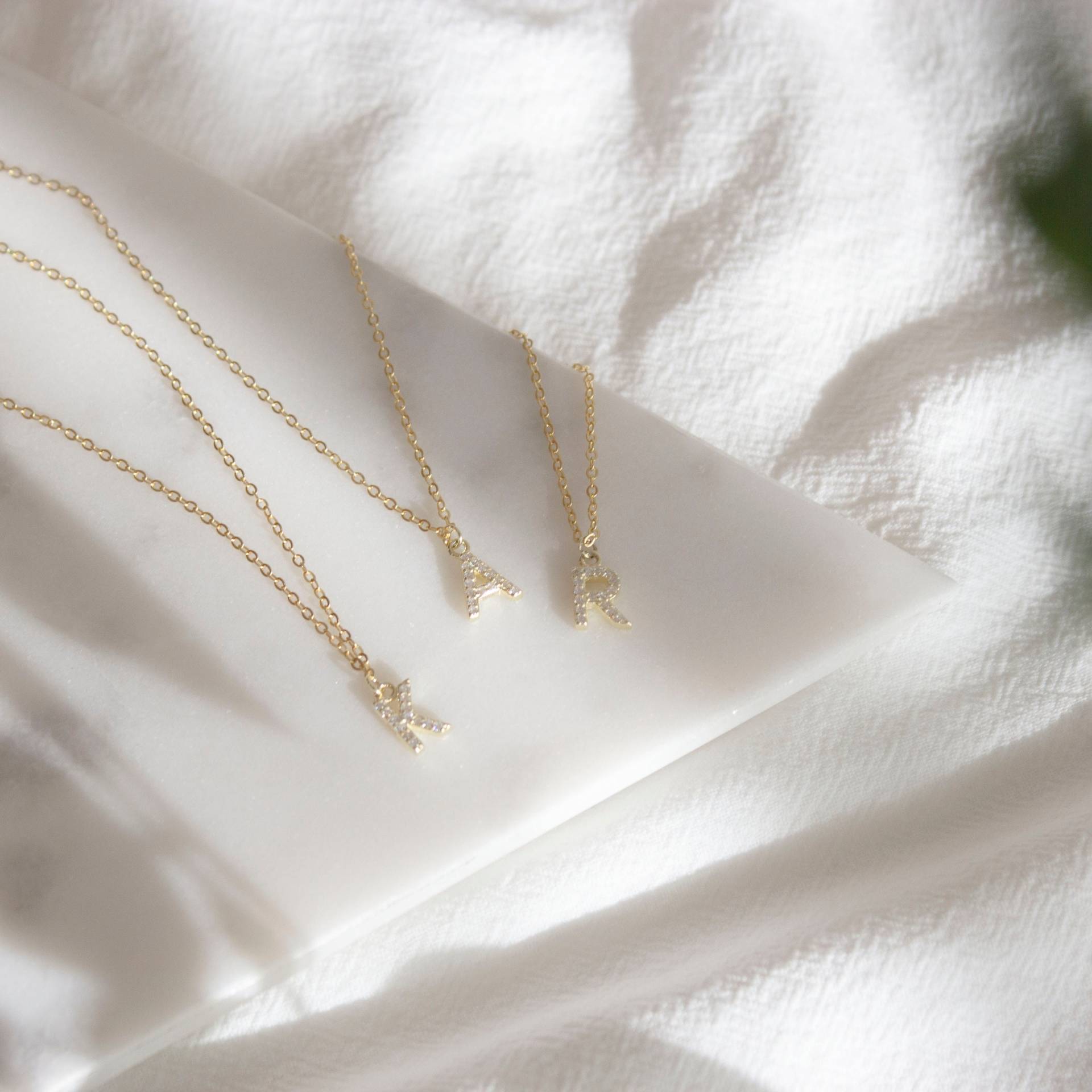 Gratis Geschenk Paket Pave Buchstabe Halskette Initial 14K Vergoldete Silber Kette Anhänger Aus 925 Sterling Für Sie Gratis Geschenk Paket Pave Buchstabe Halskette Initial 14K Vergoldete Silber Kette Anhänger Aus 925 Sterling Für Sie von BloomingBeige