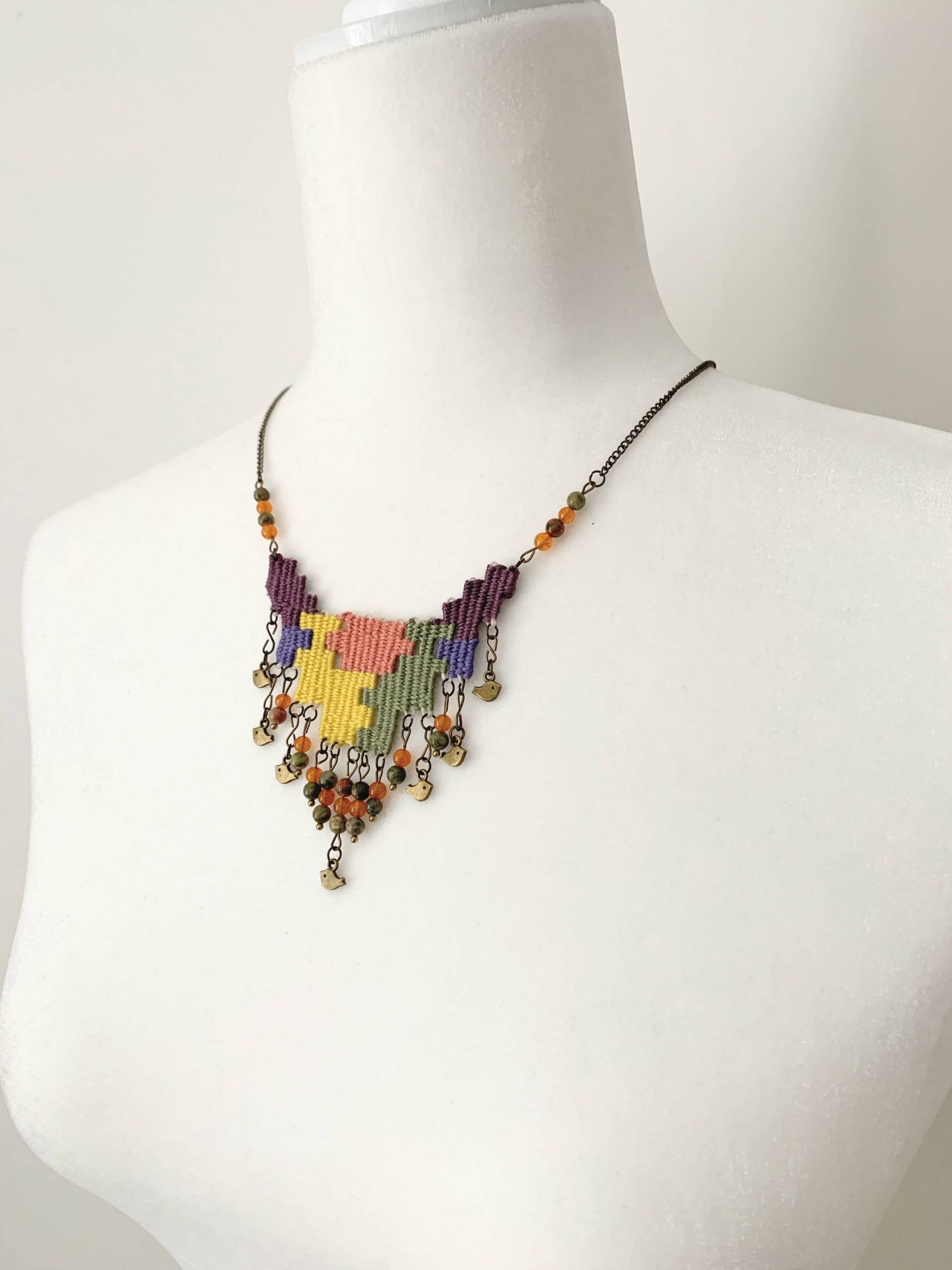 Handgewebte Statement Halskette/Webender Anhänger Fiber Art Multicolor Gobelin Schmuck Einzigartiges Geschenk Für Sie Handgewebte Statement Halskette/Webender Anhänger Fiber Art Multicolor Gobelin Schmuck Einzigartiges Geschenk Für Sie von BloomingSpringDesign