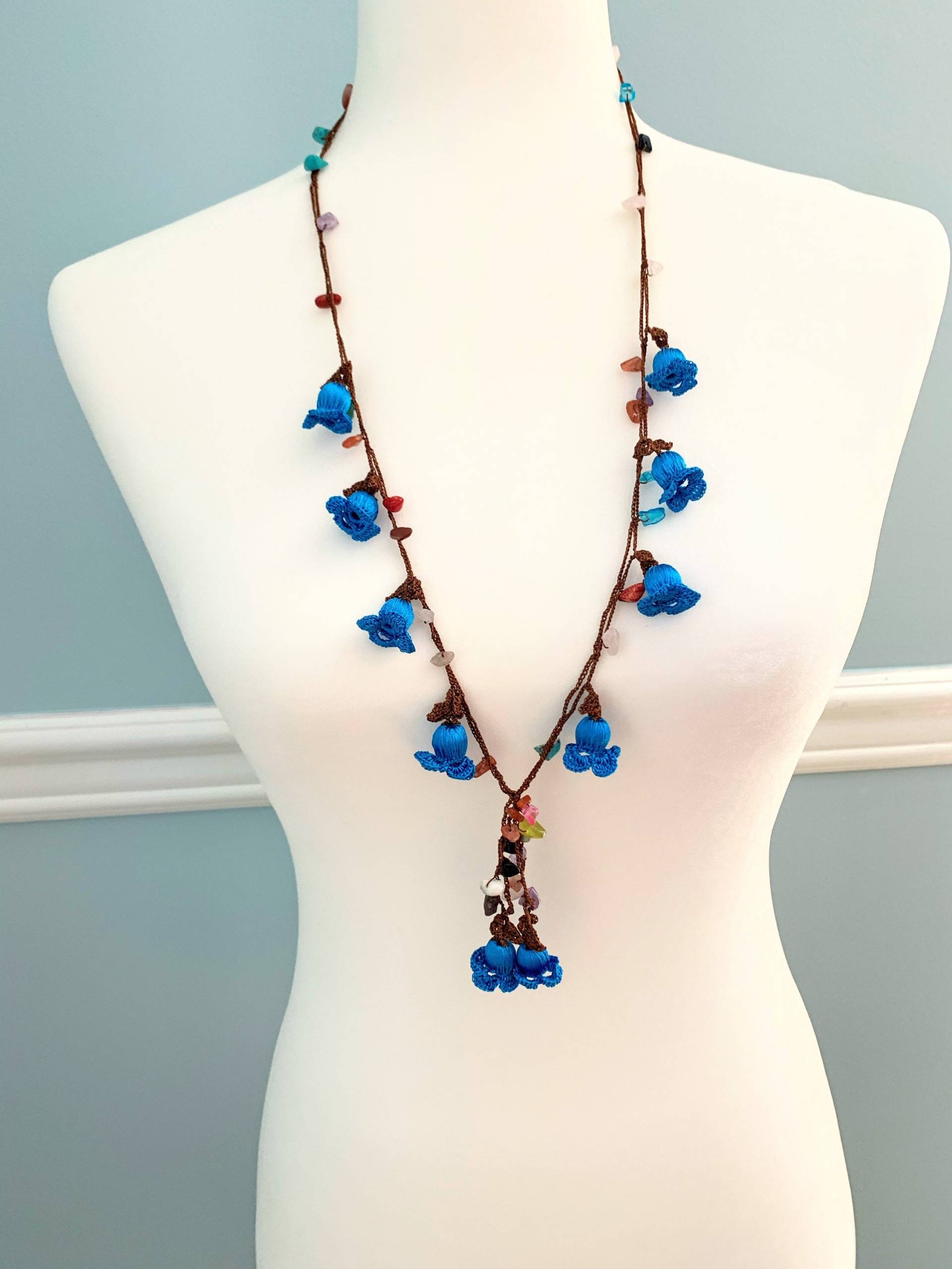 Lange Perlenkette/Häkelkette Lariat Halskette Boho Tulpen Blumenschmuck Lange Perlenkette/Häkelkette Lariat Halskette Boho Tulpen Blumenschmuck von BloomingSpringDesign