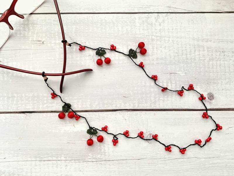 Rote Kirschen Brillenkette/Crochet Eyeglasses Lanyard Kette Brillenhalter-strang-Halskette Rote Kirschen Brillenkette/Crochet Eyeglasses Lanyard Kette Brillenhalter-strang-Halskette von BloomingSpringDesign