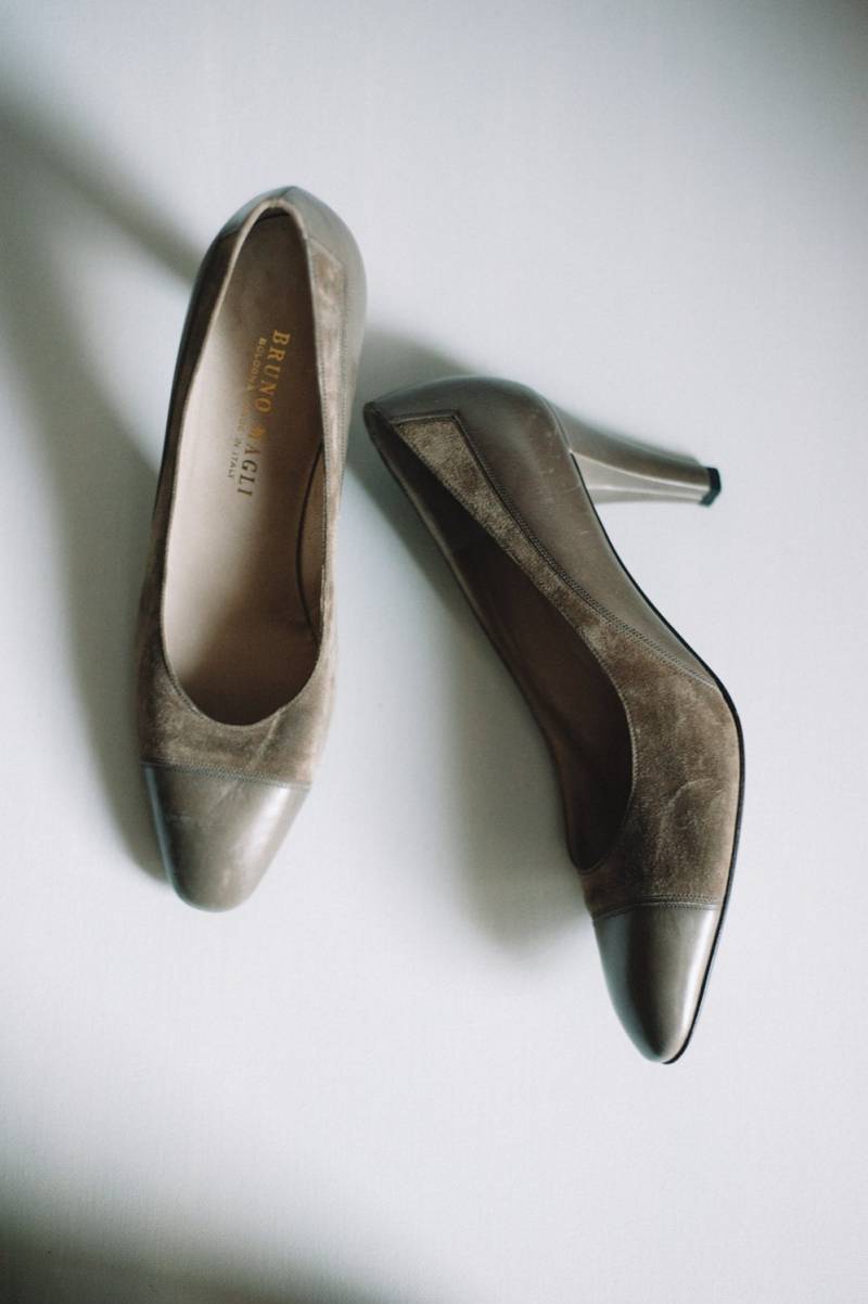 Bruno Magli Suede Und Lederpumps Grau/Größe 8 Grauen Wildlederpumps Cap Toe Wildleder Pumpen Heels Neiman Marcus von BloomsburyHouse