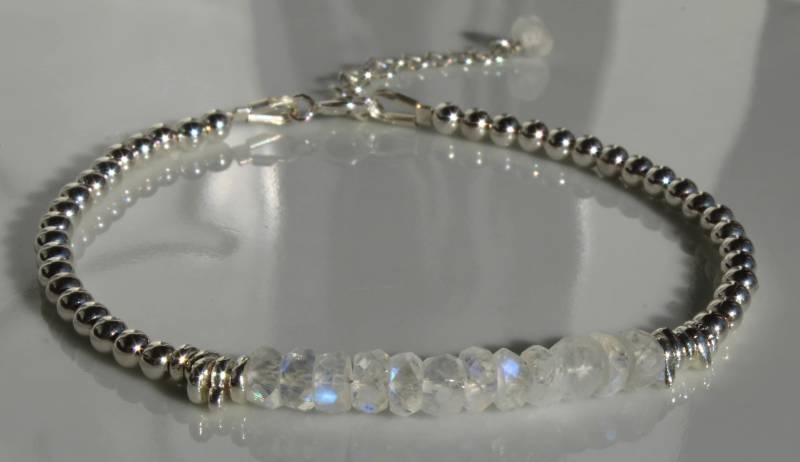 Mondstein Und Karen Hill Tribe Silber Armband von BloomyStones