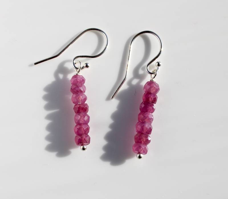 Natur Rubin Sterling Silber Bar Ohrringe von BloomyStones