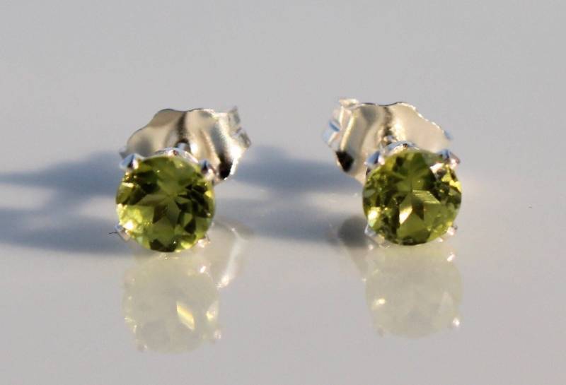 Peridot Ohrstecker in Sterling Silber/Gold Gefüllt von BloomyStones