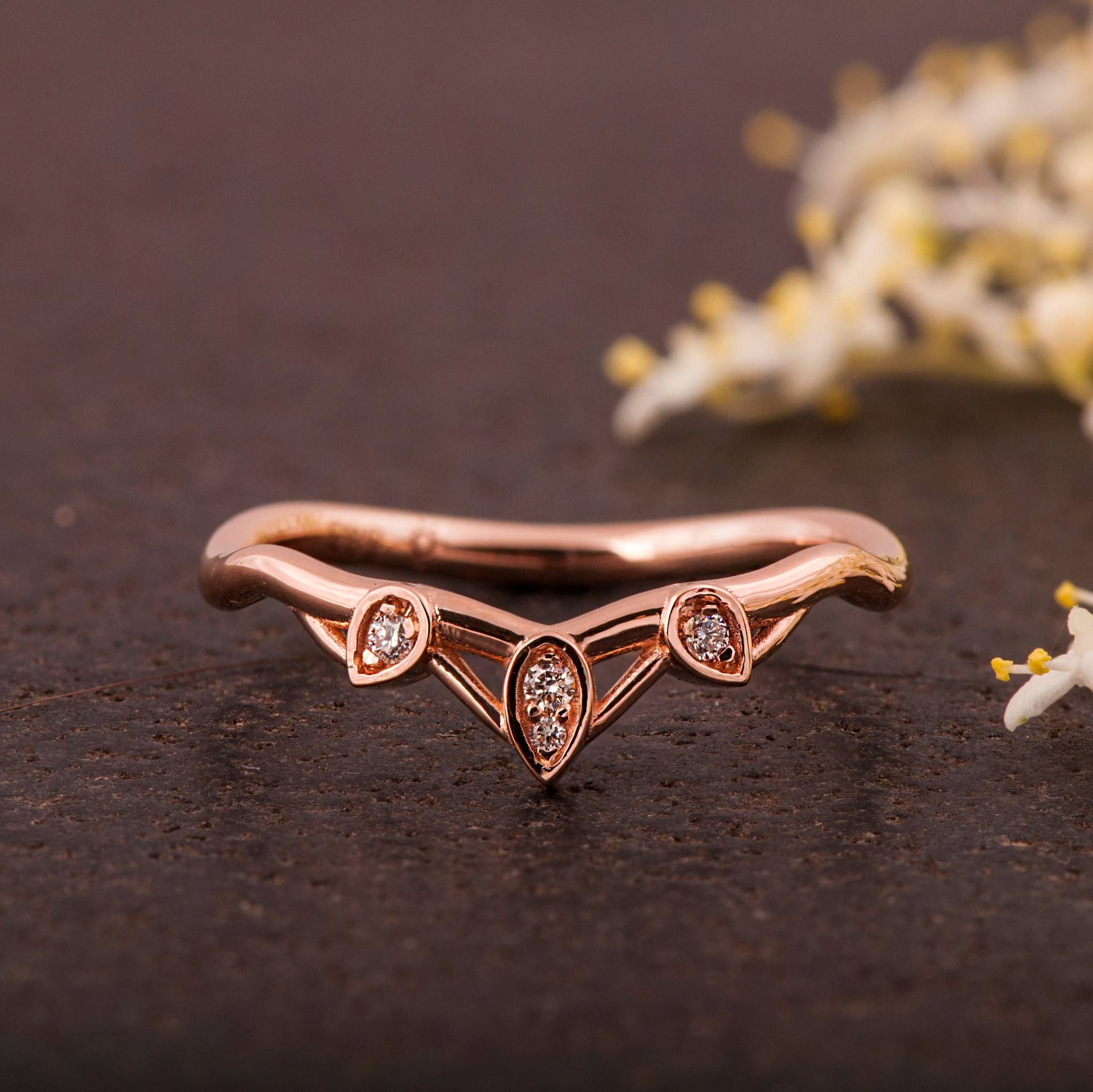 Blätter Diamant Ring Handgefertigter Ehering Aus 14K Gold von BlossomAndSuch