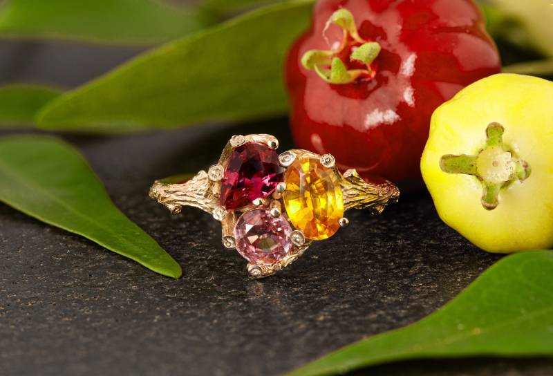 Cluster Twig Verlobungsring, Multi Stone Rubin Und Saphire Ring von BlossomAndSuch