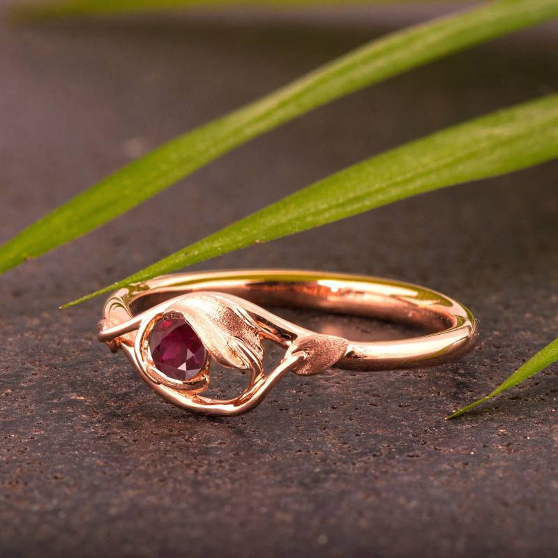 Rubin Ring, Blätter Verlobungsring von BlossomAndSuch