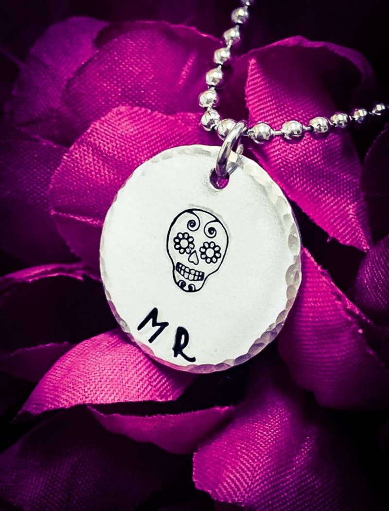 Hand Gestempelt "Mr' Sugar Skull Halskette Aluminium Anhänger Hand Gestempelt "Mr' Sugar Skull Halskette Aluminium Anhänger von BlossomWitchUK