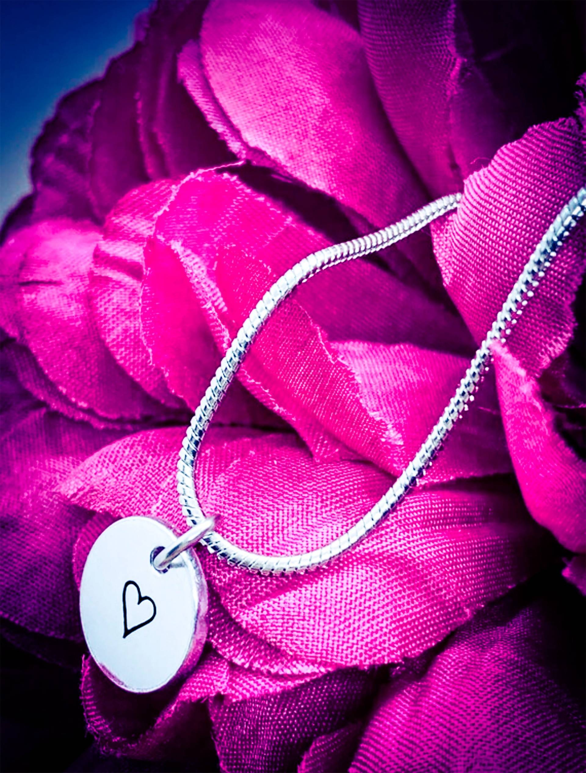 Hand Gestempelt Herz Halskette Aluminium Anhänger, Edelstahl-Kette Hand Gestempelt Herz Halskette Aluminium Anhänger, Edelstahl-Kette von BlossomWitchUK