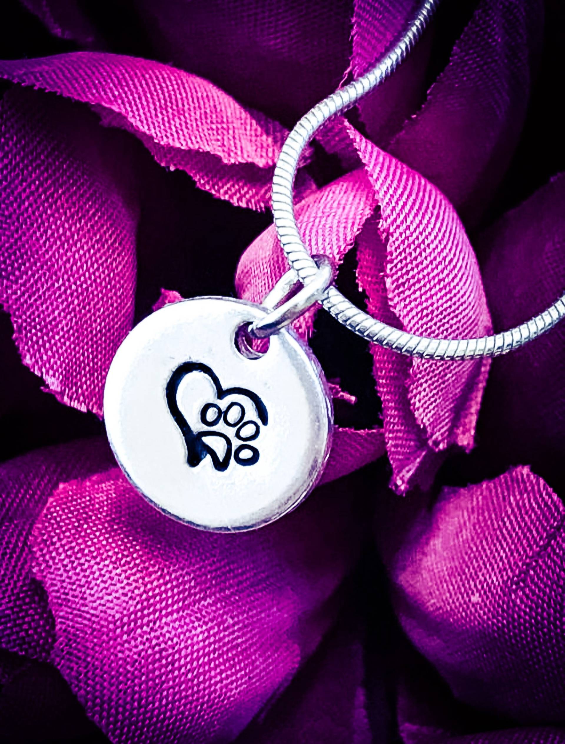 Handgestempeltes Herz Paw Print Halskette Geschenk Für Tierliebhaber Handgestempeltes Herz Paw Print Halskette Geschenk Für Tierliebhaber von BlossomWitchUK