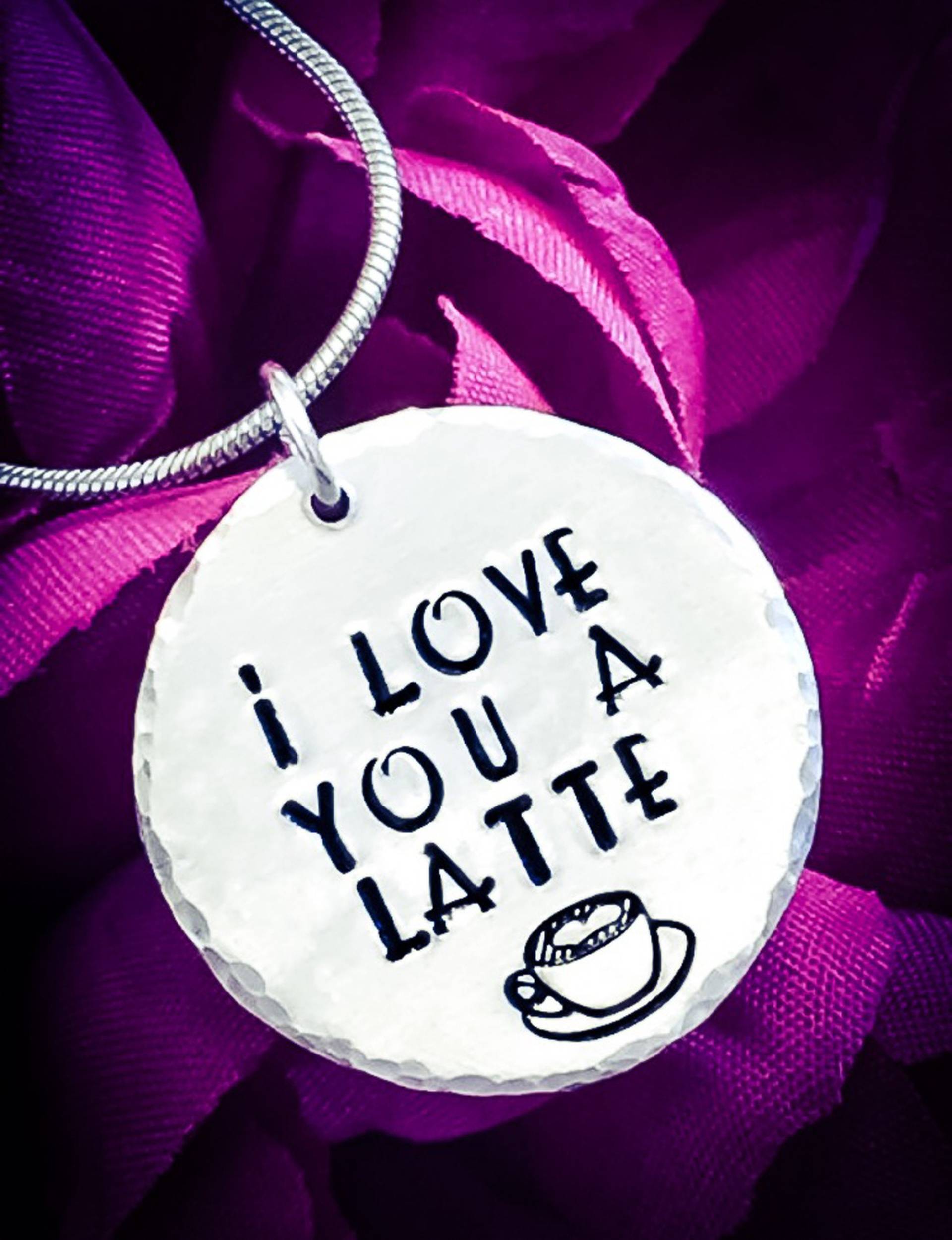 Ich Liebe Dich Eine Latte Halskette Handgestempelt Kaffeeliebhaber Geschenk Ich Liebe Dich Eine Latte Halskette Handgestempelt Kaffeeliebhaber Geschenk von BlossomWitchUK