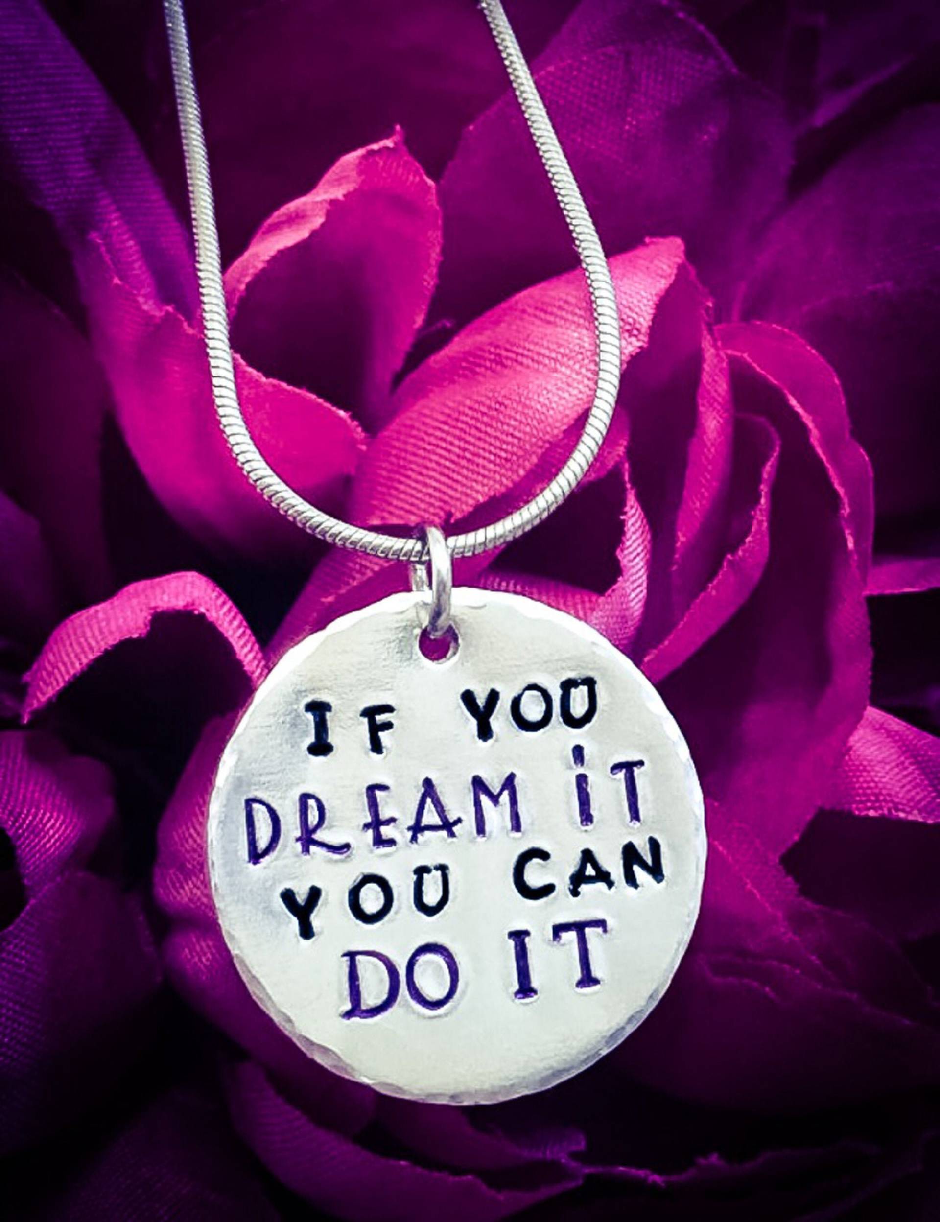If You Dream It Can Do Handgestempelte Halskette. Inspirierende Halskette, Traum-Halskette, Traum-Schmuck, Motivationszitat If You Dream It Can Do Handgestempelte Halskette. Inspirierende Halskette, Traum-Halskette, Traum-Schmuck, Motivationszitat von BlossomWitchUK