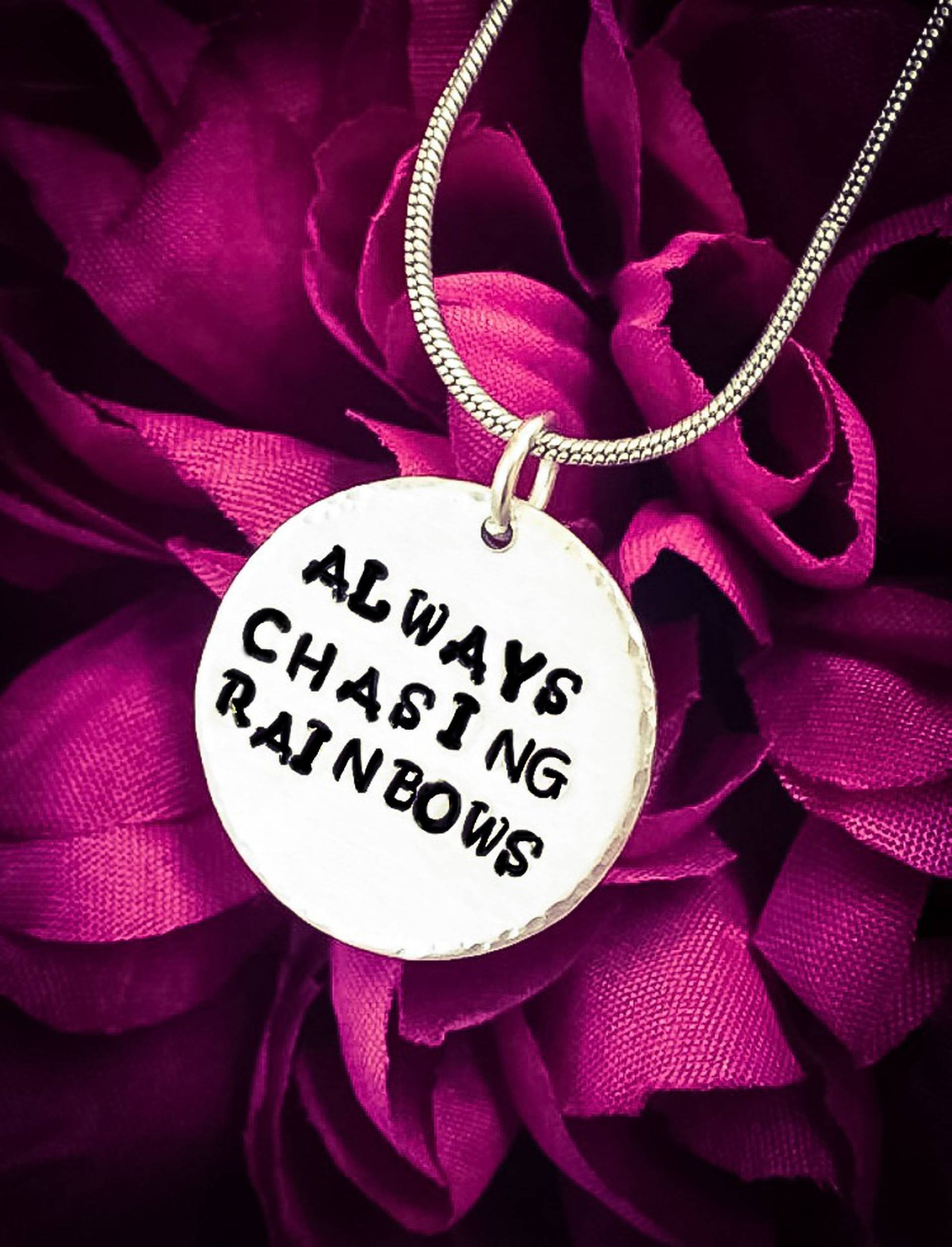 Hand Gestempelt Aluminium Halskette "Always Chasing Rainbows' Hand Gestempelt Aluminium Halskette "Always Chasing Rainbows' von BlossomWitchUK