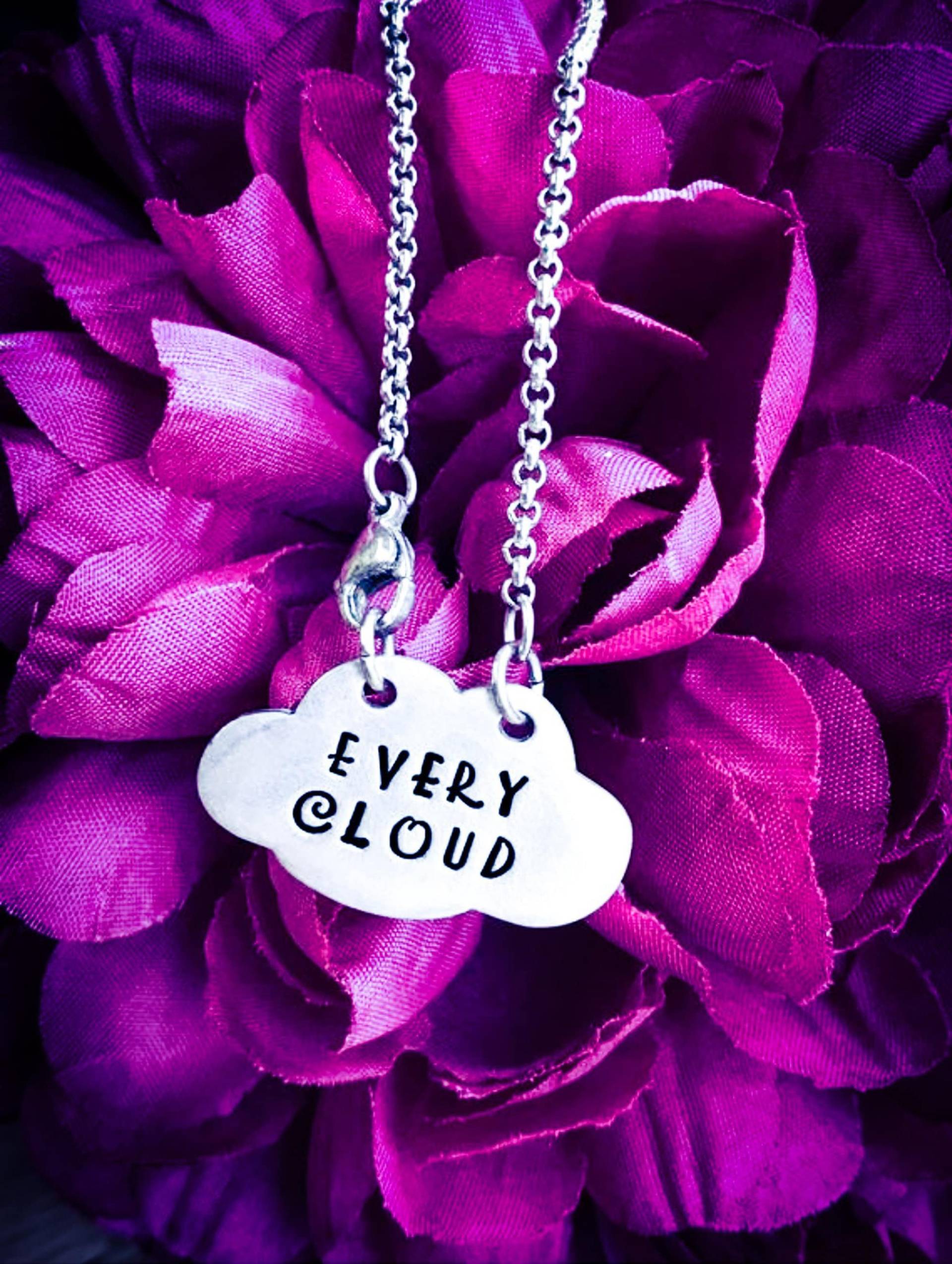 "Handgestempelte "Every Cloud" Zinnkette Inspirierender Schmuck." "Handgestempelte "Every Cloud" Zinnkette Inspirierender Schmuck." von BlossomWitchUK