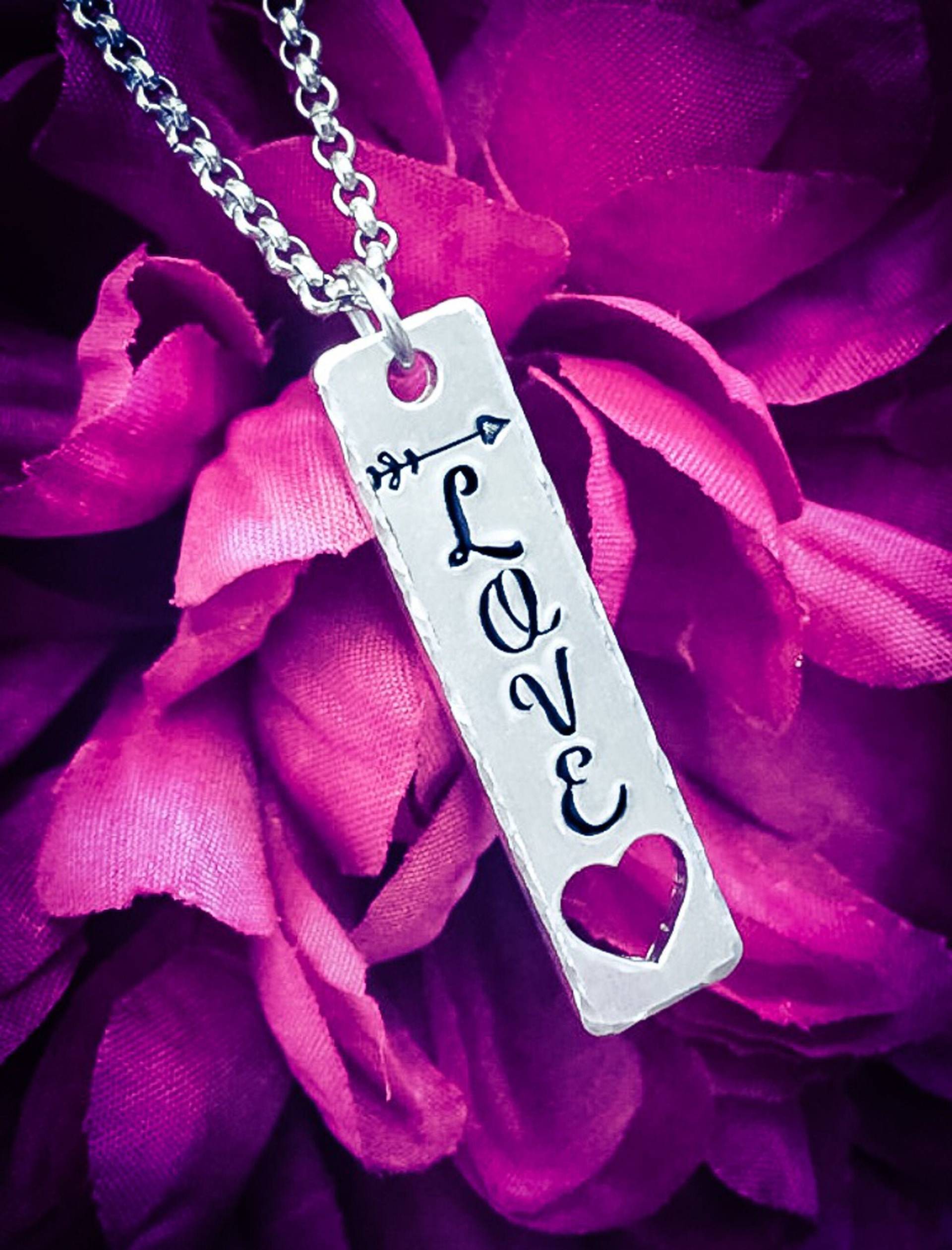 Hand Gestempelt Love Halskette Aluminium Anhänger Hand Gestempelt Love Halskette Aluminium Anhänger von BlossomWitchUK
