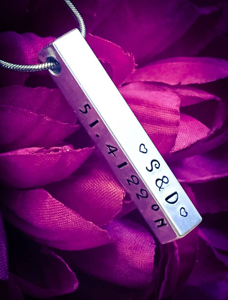Handgestempelte Koordinaten Bar Halskette Personalisierte Datum & Initialen Handgestempelte Koordinaten Bar Halskette Personalisierte Datum & Initialen von BlossomWitchUK