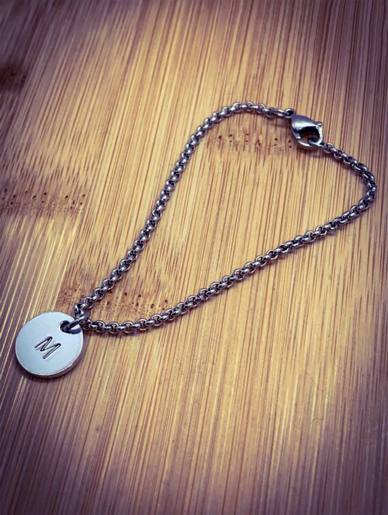 Handgestempelter Initial Armband Benutzerdefinierte Monogramm Edelstahl Schmuck Handgestempelter Initial Armband Benutzerdefinierte Monogramm Edelstahl Schmuck von BlossomWitchUK