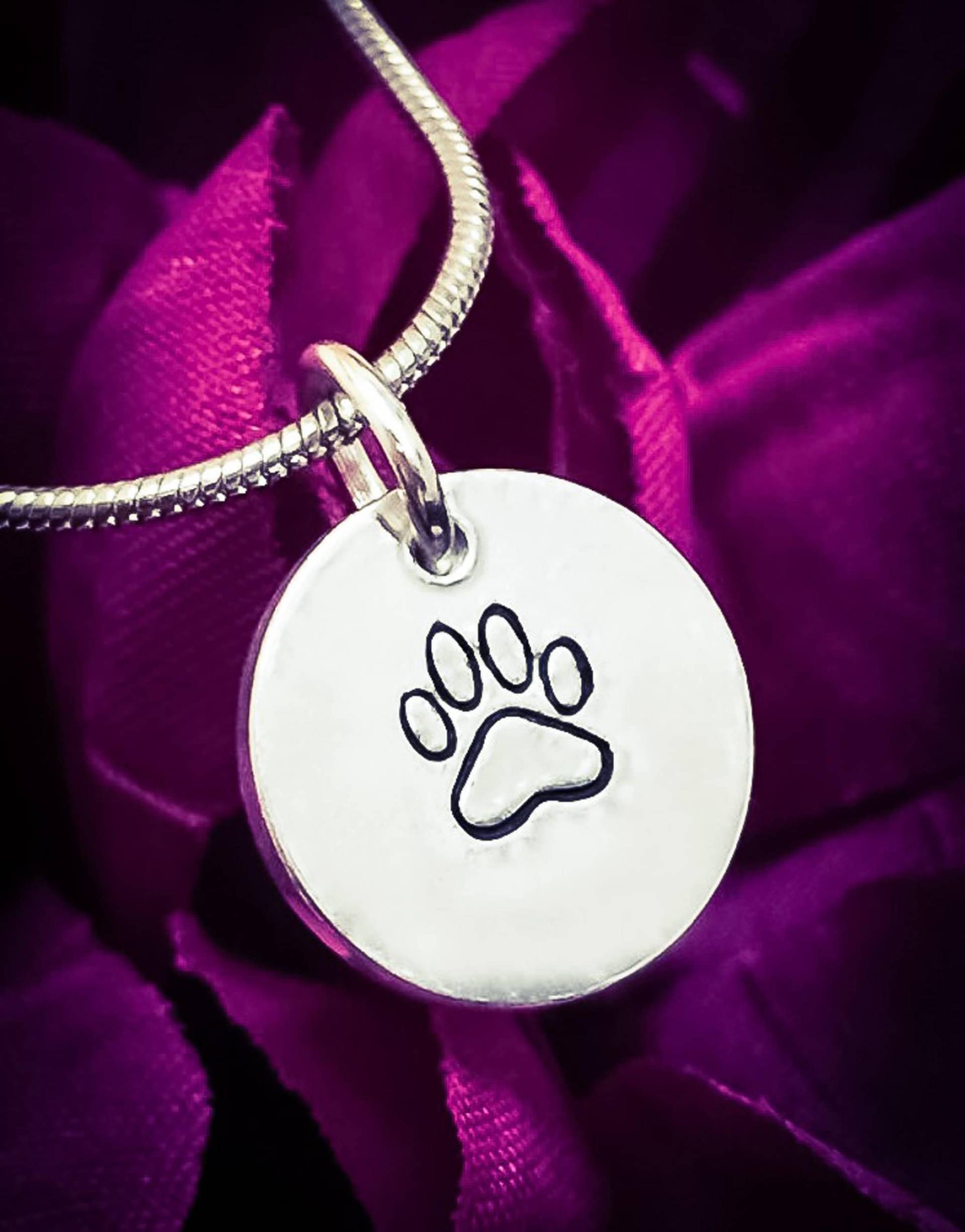 Handgestempelt Pfote Abdruck Halskette Aluminium Haustier Liebhaber Geschenk Handgestempelt Pfote Abdruck Halskette Aluminium Haustier Liebhaber Geschenk von BlossomWitchUK