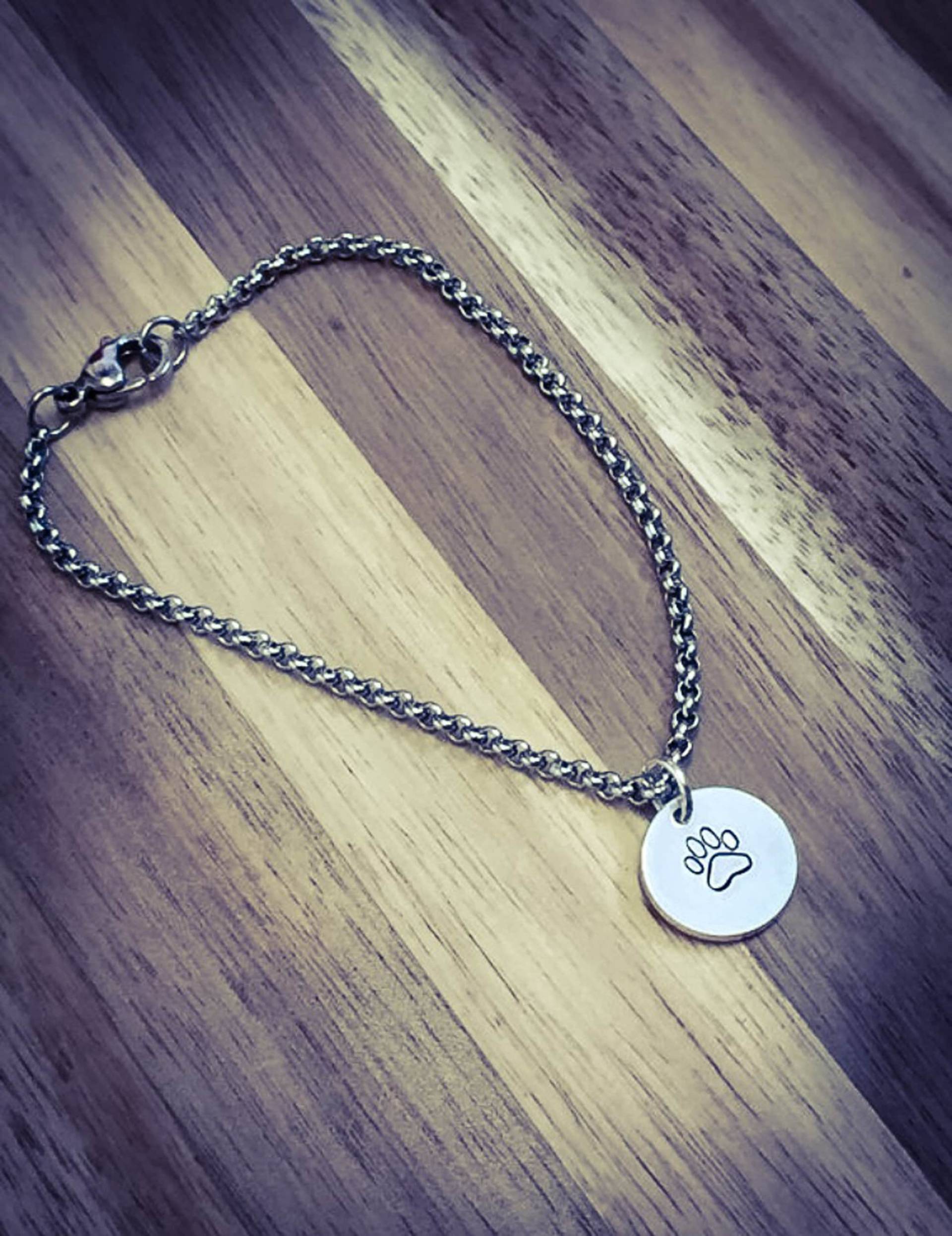 Handgestempeltes Pfotenabdruck-Armband Edelstahl-Rolo-Kette Handgestempeltes Pfotenabdruck-Armband Edelstahl-Rolo-Kette von BlossomWitchUK