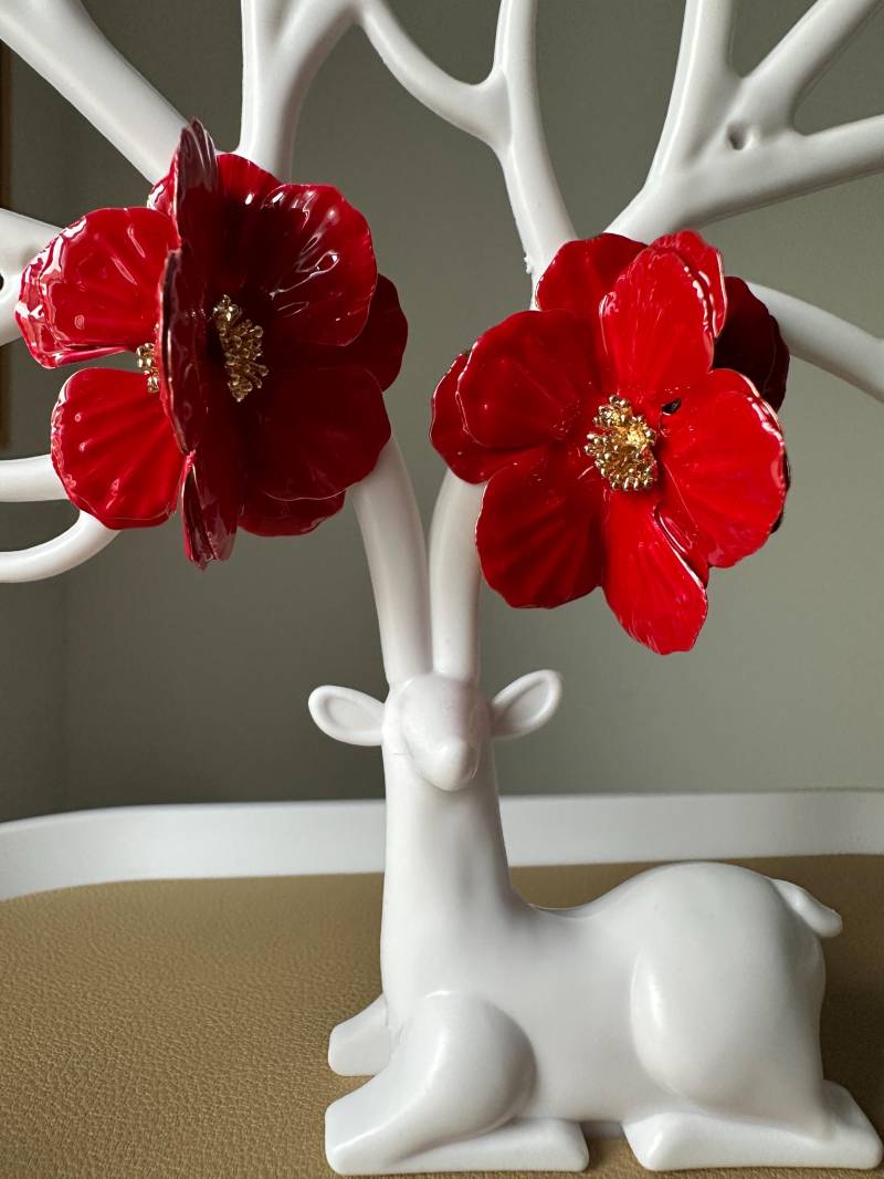 Rote Blumen Ohrringe - Handbemalte Statement Blüten, Eleganter Modeschmuck Mit Goldenen Details von BlossombyAlma