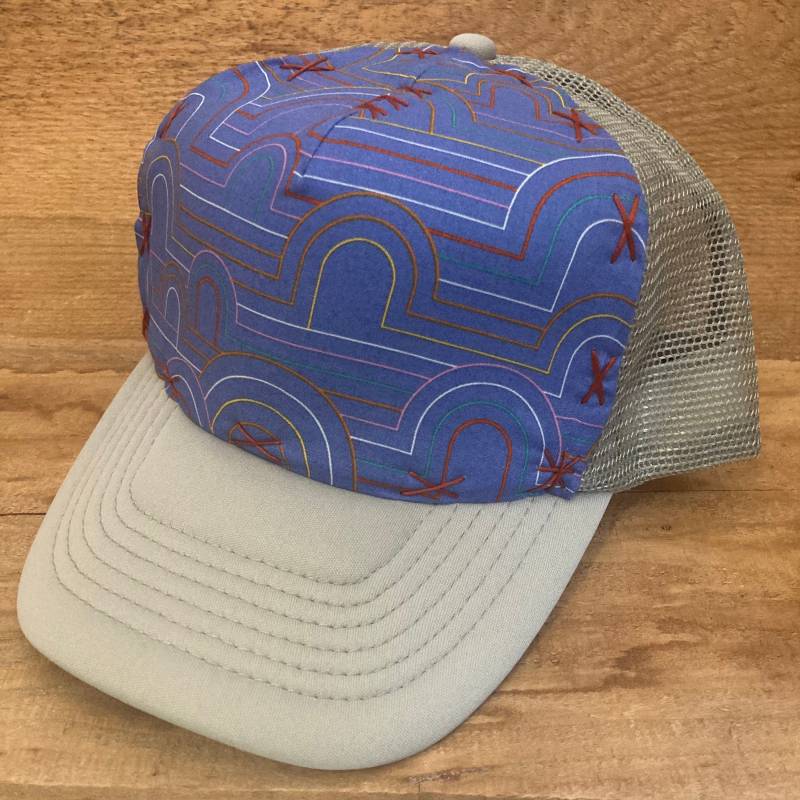 Art-Deco-Genähter Kinder-Trucker-Hut - Blowfish Designs von Blowfishdesignshats