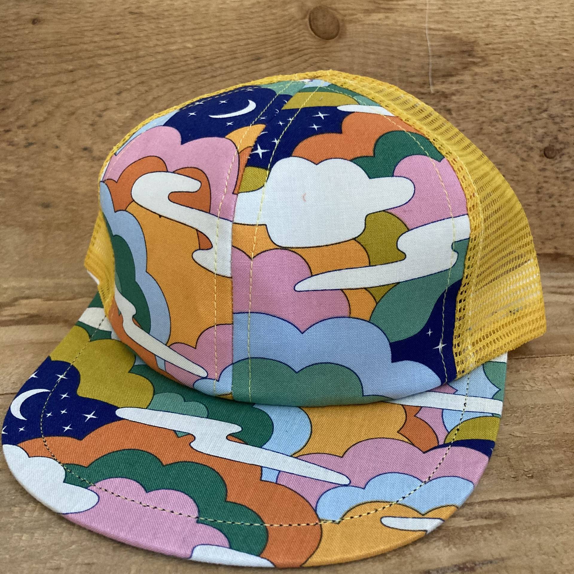 Cosmic Scape Baby Trucker Cap Blowfish Designs von Blowfishdesignshats