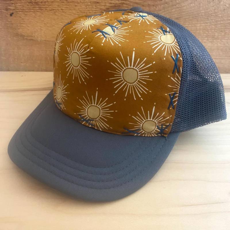 Sunlit Blowfish Designs Mesh Snapback Trucker Hut Mittelgroß von Blowfishdesignshats