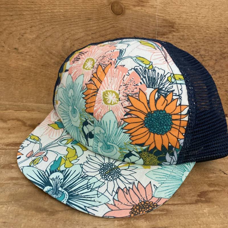 Tropic Flare Baby Trucker Cap Blowfish Designs von Blowfishdesignshats