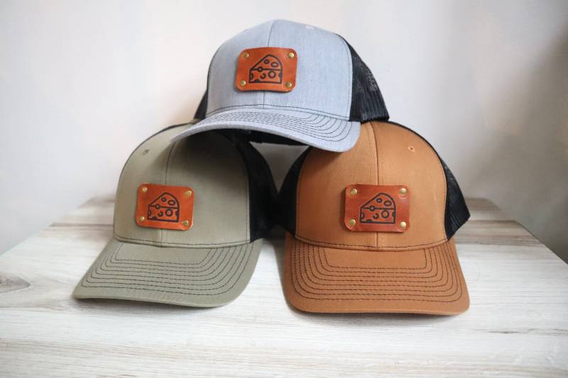 Käse Chunk Trucker Hat - Wisconsin Kopf Verstellbare Snapback-Kappe von BluMountainCo