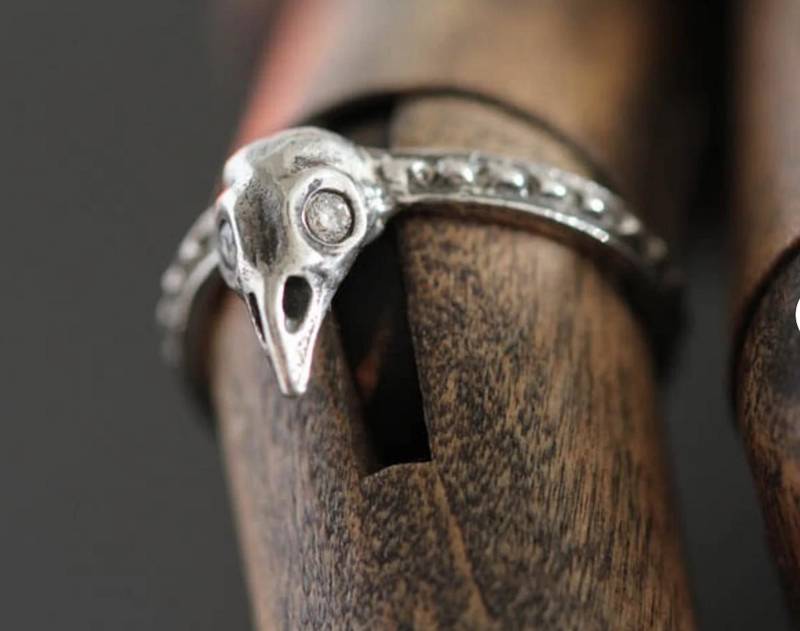 Diamond Eyed Bird Skull Ring Sterling Silber Schmuck, Blau Bayer Design Diamond Eyed Bird Skull Ring Sterling Silber Schmuck, Blau Bayer Design von BlueBayerDesignNYC