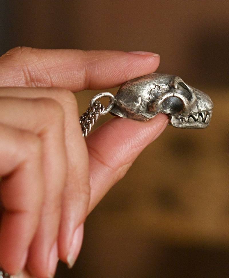 Fledermaus Schädel Halskette Antike Silber Zinn Anhänger, Made in Nyc Fledermaus Schädel Halskette Antike Silber Zinn Anhänger, Made in Nyc von BlueBayerDesignNYC