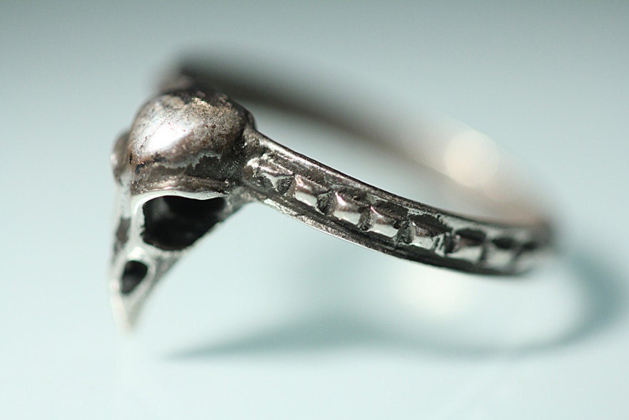 sterling Silber Vogel Schädel Ring Miniatur Geschnitzter Schmuck sterling Silber Vogel Schädel Ring Miniatur Geschnitzter Schmuck von BlueBayerDesignNYC