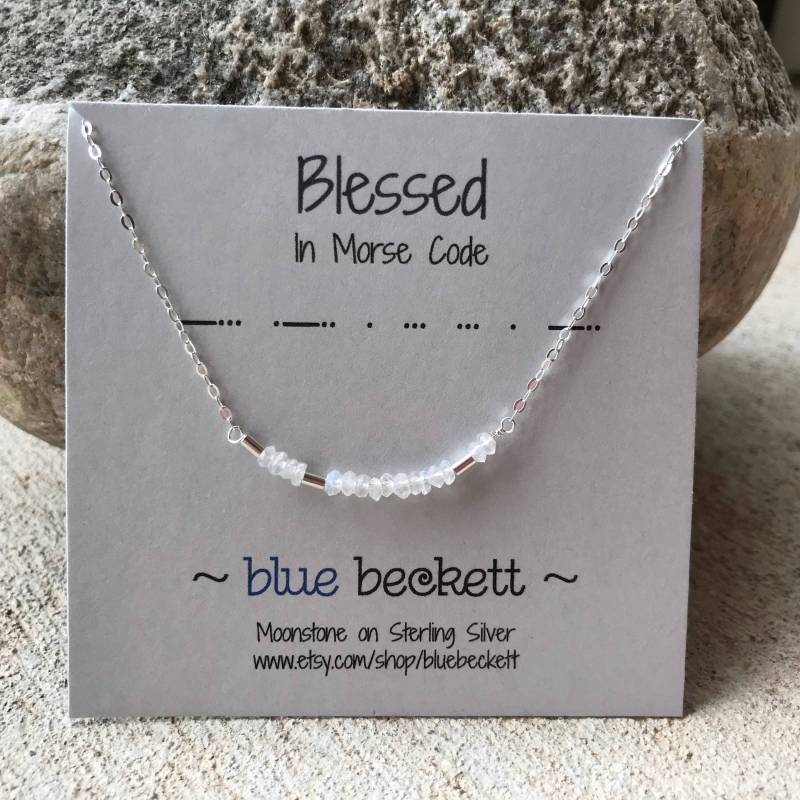 Blessed in Morse Code Halskette/Facettierte Mondsteine Auf Sterling Silber Oder Gold Filled Bar Individuell Personalisierung Verfügbar von BlueBeckett