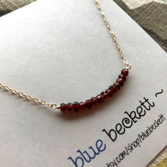 Granat Auf Gold Filled Oder Sterling Silber Halskette/Bar Januar Geburtsstein Minimalist von BlueBeckett