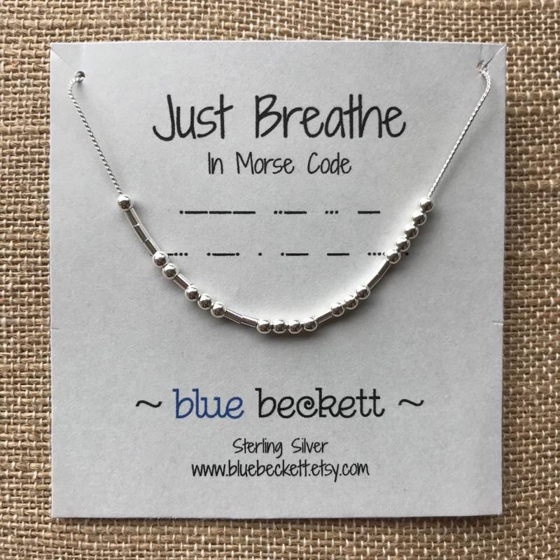 Just Breathe Morse-Code-Halskette - Sterlingsilber/Personalisierung Verfügbar von BlueBeckett