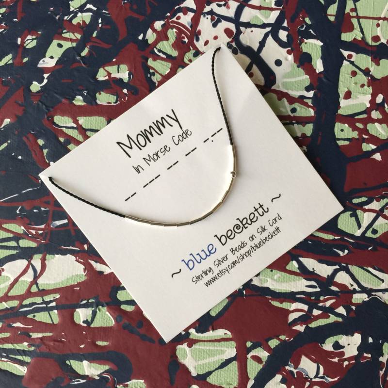 Morse-Code "Mommy' Halskette - Sterling Silber Oder 14K Gold Filled Perlen An Seidenkordel Personalisieren Sie Mit Lieblings Wort/Name & Farbe Der von BlueBeckett