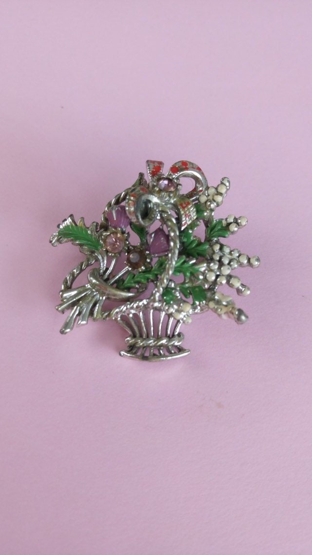 Vintage 1950Er Jahre Brosche Emaille Korb Blumen von BlueBirdyVintage