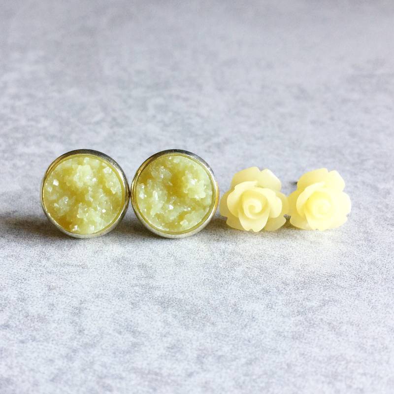 20 % Rabatt Blass Gelb Druzy X Rose Ohrstecker, Set Von 2 - Glitzernde Cabochons, 10mm Zitrone Harz Blumen, 12mm Silber Lünetten/Beiträge von BlueButtonBoho