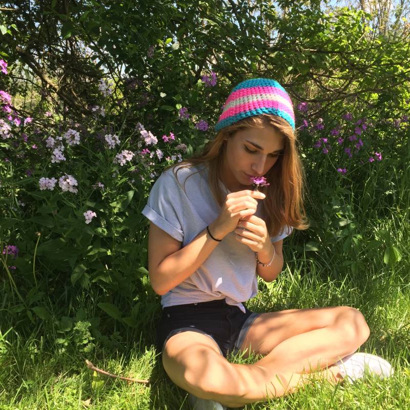 Trans Pride Beanie von BlueCabinCrafts