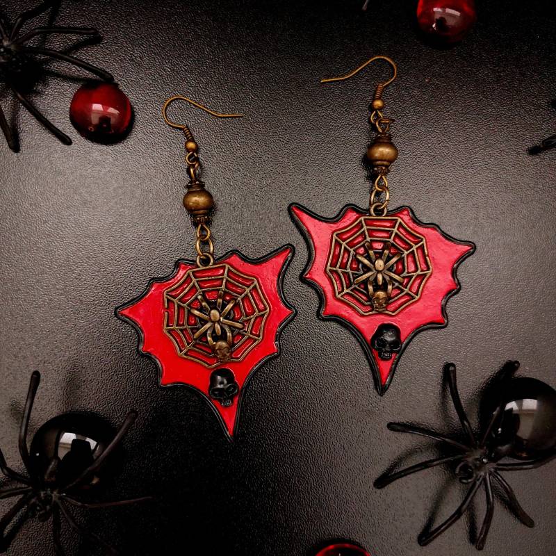 Rote Gothic Ohrringe Blutspinnen. Handgemachter Tonschmuck von BlueChamaeleon